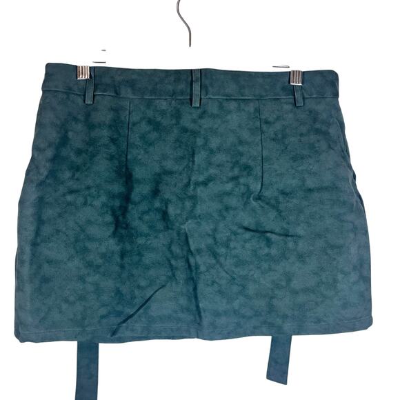 NWT Pretty Little Thing Green Faux Leather Cargo Utility Mini Skirt Size 8 - Picture 8 of 12